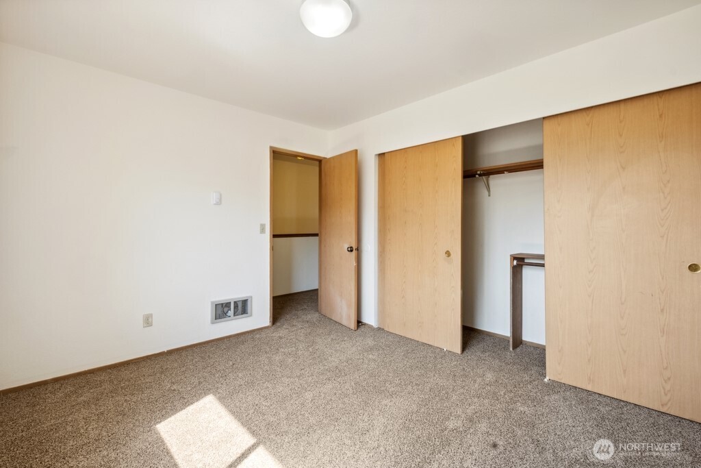 127 Union Avenue Northeast Renton, WA 98059 - Photo 16 of 26