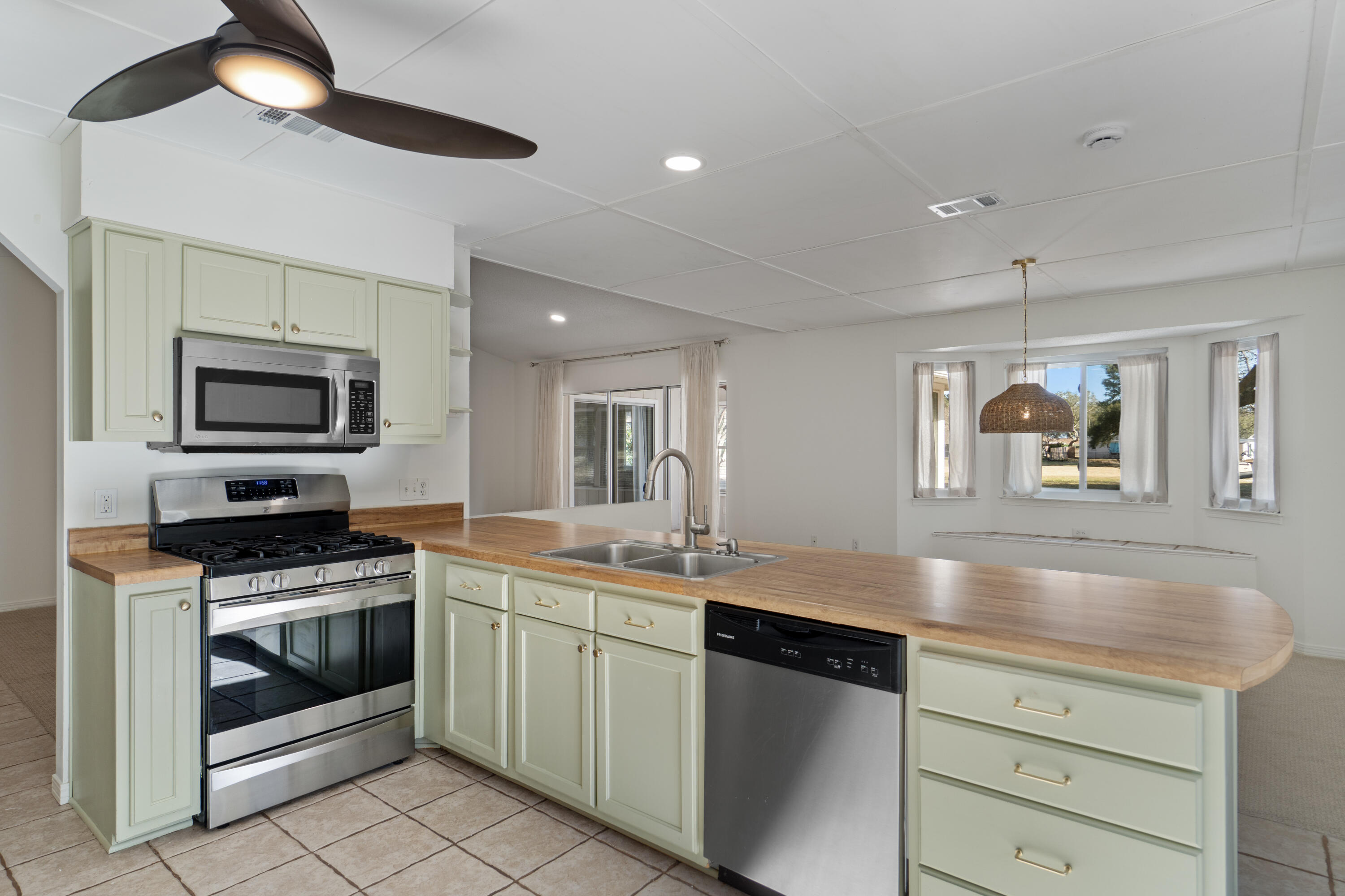 915 Shalimar Point Drive Shalimar, FL 32579 - Photo 14 of 43 Interior