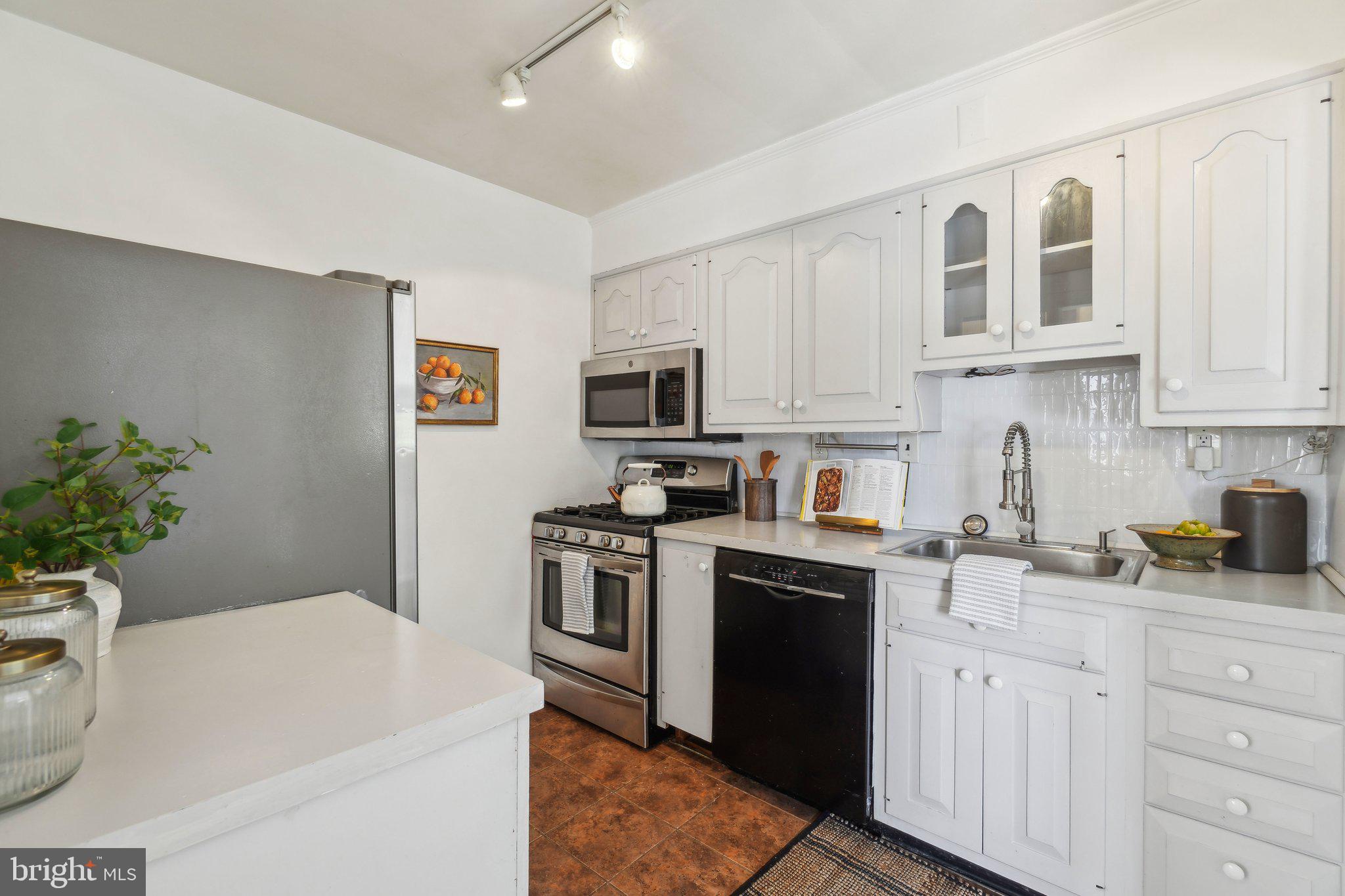 2007 Lansdowne Way Silver Spring, MD 20910 - Photo 8 of 40