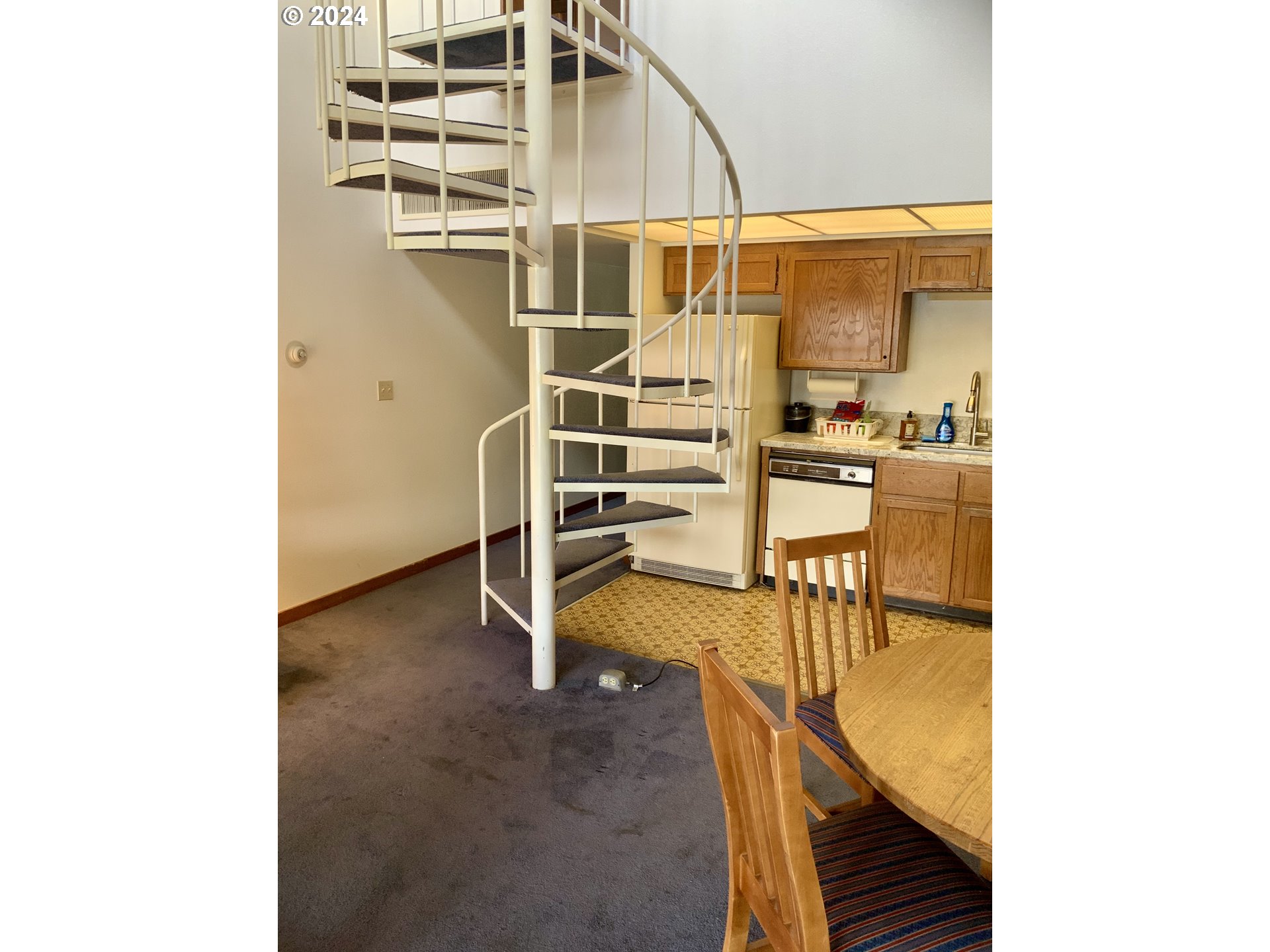 94304 Wedderburn Loop, Unit 429 Gold Beach, OR 97444 - Photo 4 of 19 Staircase