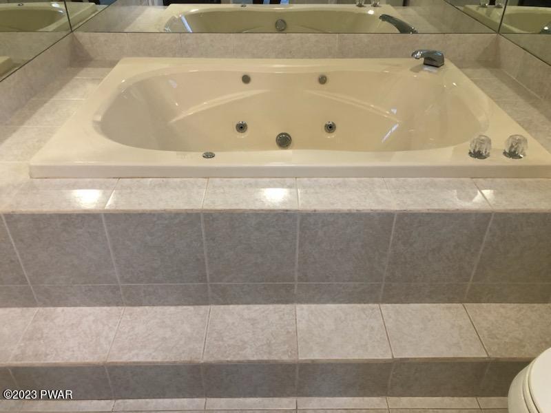 314 Maple Ridge Drive Hawley, PA 18428 - Photo 15 of 21 Main Bathroom