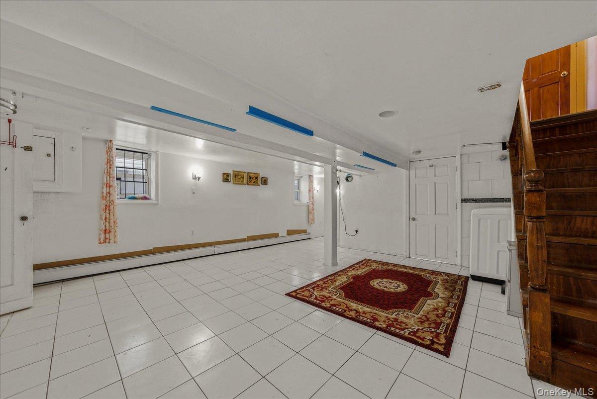 2304 Glebe Avenue Bronx, NY 10462 - Photo 13 of 36 a living room with furniture