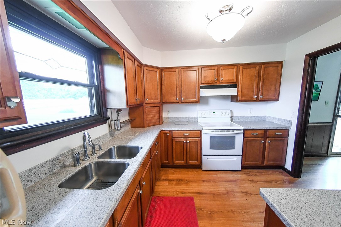 7157 State Road Wadsworth, OH 44281 - Photo 4 of 24
