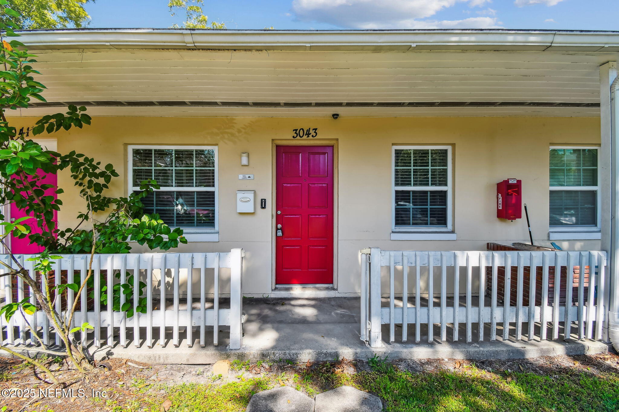 3039 Belden Street Jacksonville, FL 32207 - Photo 4 of 20 a view of a house with a small yard and a chair
