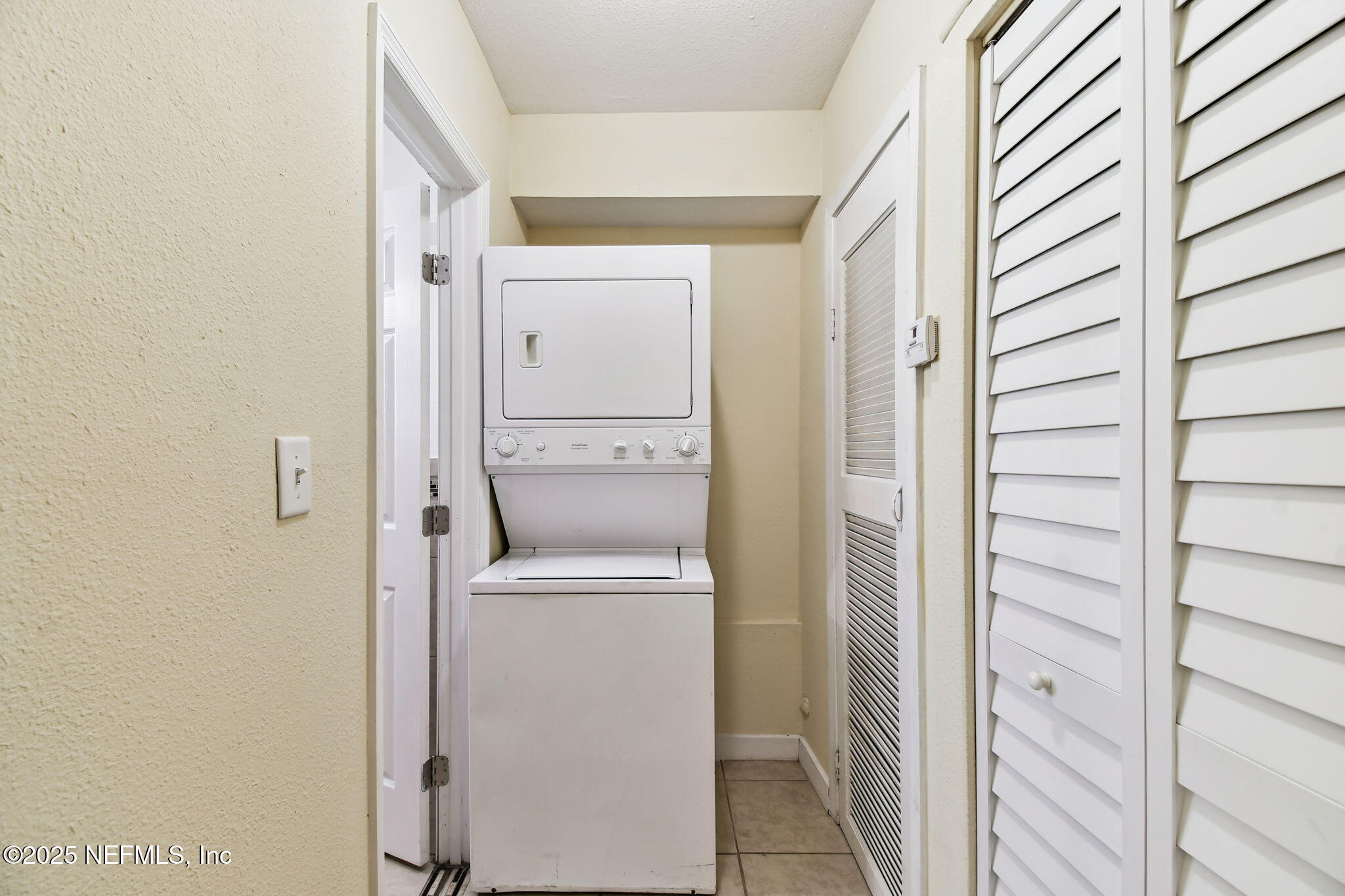 3039 Belden Street Jacksonville, FL 32207 - Photo 9 of 20 a utility room with dryer and washer
