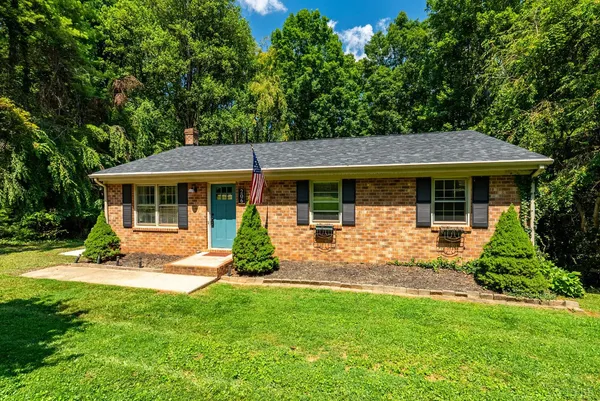 $329,900 | 206 Simsbury Lane, Forest, VA 24551