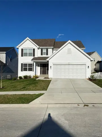 $2,400 | 518 Golden Leaf Court, Lake St. Louis, MO 63367