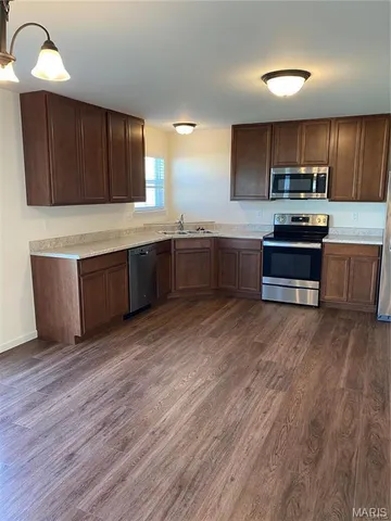 $2,400 | 518 Golden Leaf Court, Lake St. Louis, MO 63367