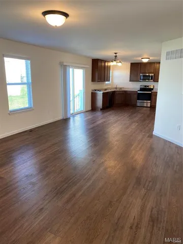 $2,400 | 518 Golden Leaf Court, Lake St. Louis, MO 63367