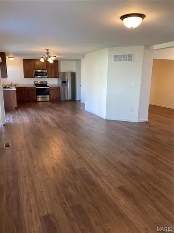 $2,400 | 518 Golden Leaf Court, Lake St. Louis, MO 63367