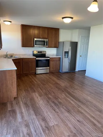 $2,400 | 518 Golden Leaf Court, Lake St. Louis, MO 63367