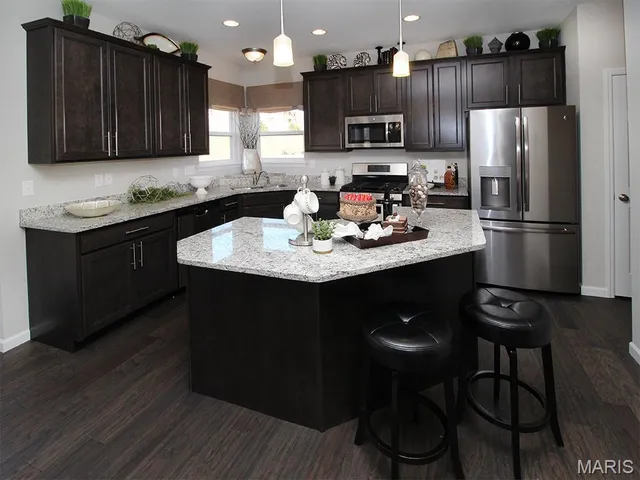 $2,400 | 518 Golden Leaf Court, Lake St. Louis, MO 63367