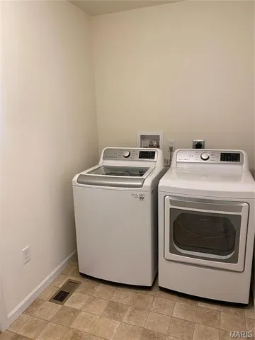 $2,400 | 518 Golden Leaf Court, Lake St. Louis, MO 63367