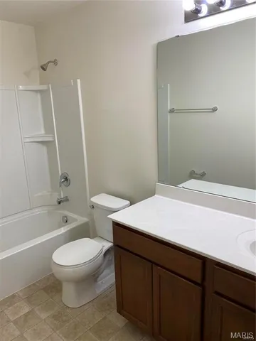 $2,400 | 518 Golden Leaf Court, Lake St. Louis, MO 63367