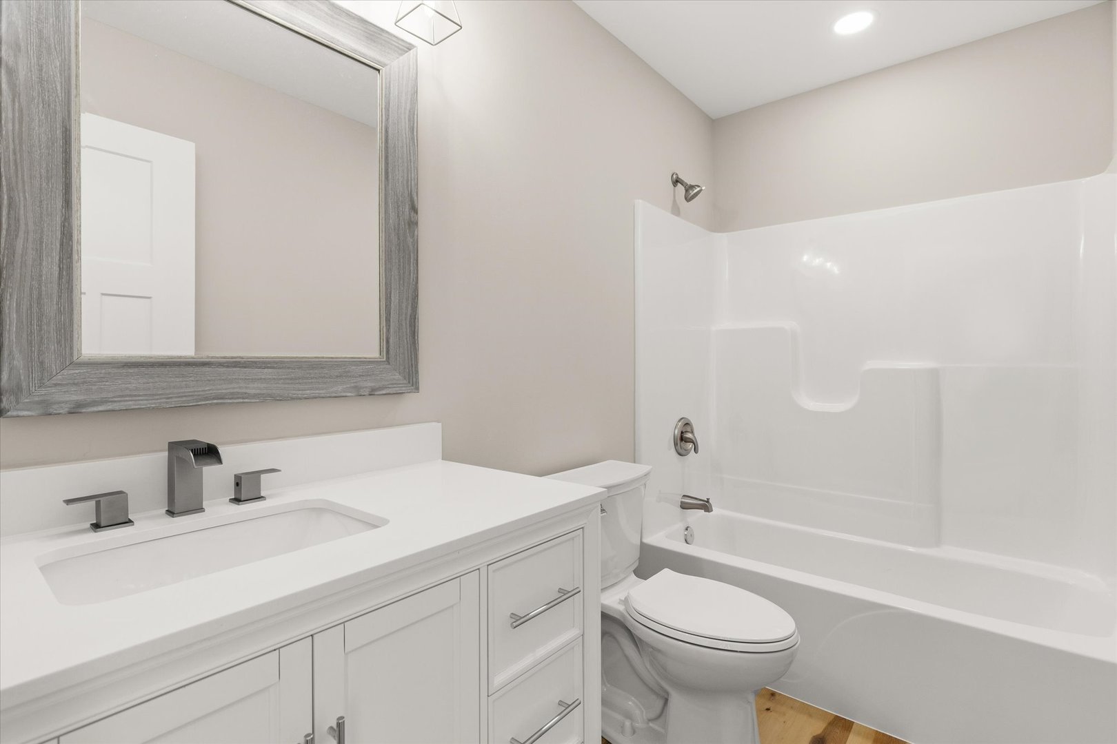 110 Kevin Drive Diamond, IL 60416 - Photo 20 of 39 a bathroom with a sink a toilet and a bathtub