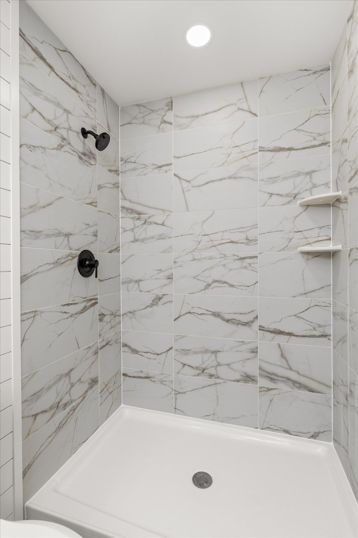 110 Kevin Drive Diamond, IL 60416 - Photo 26 of 39 a bathroom with a shower