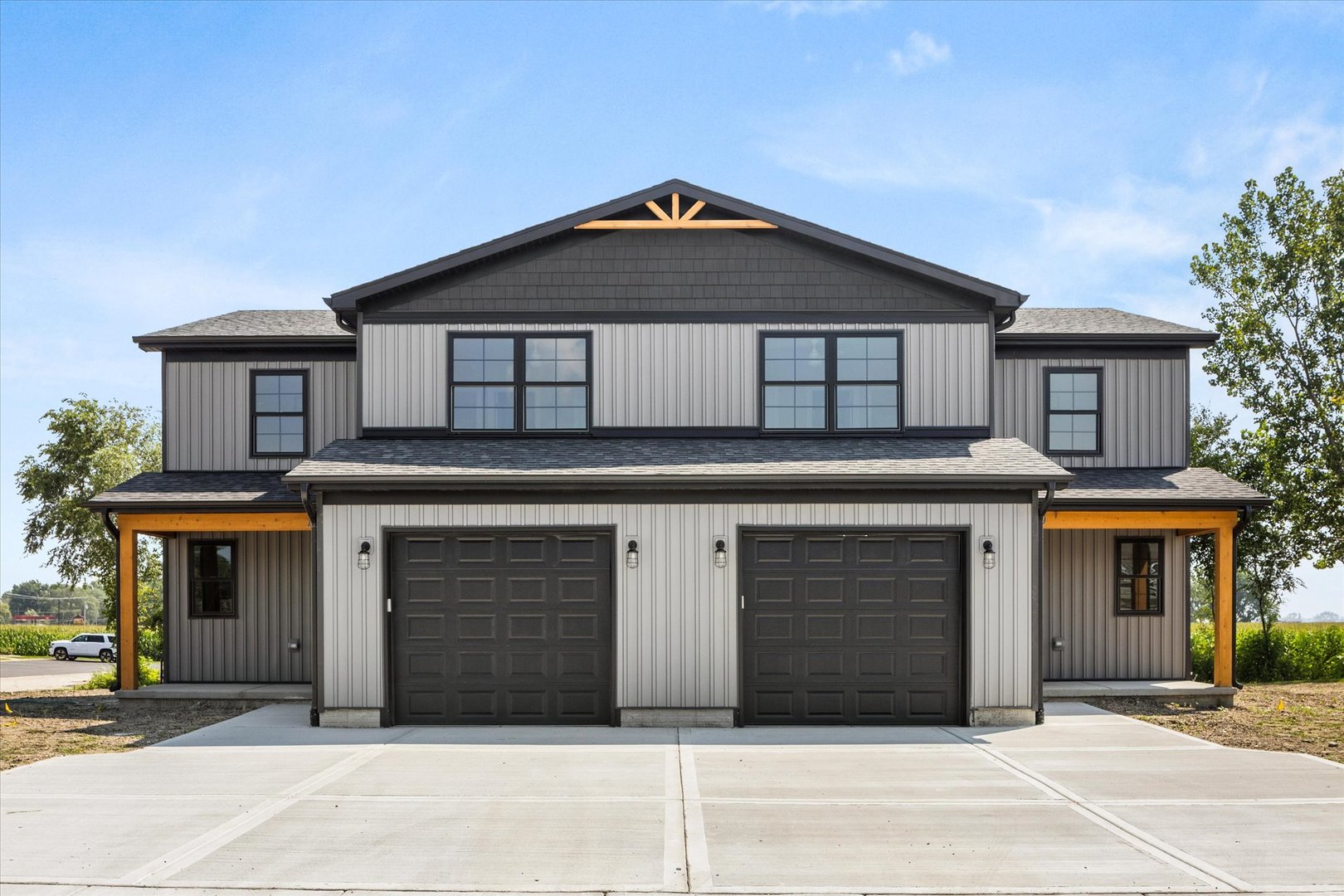110 Kevin Drive Diamond, IL 60416 - Photo 33 of 39 a front view of a house