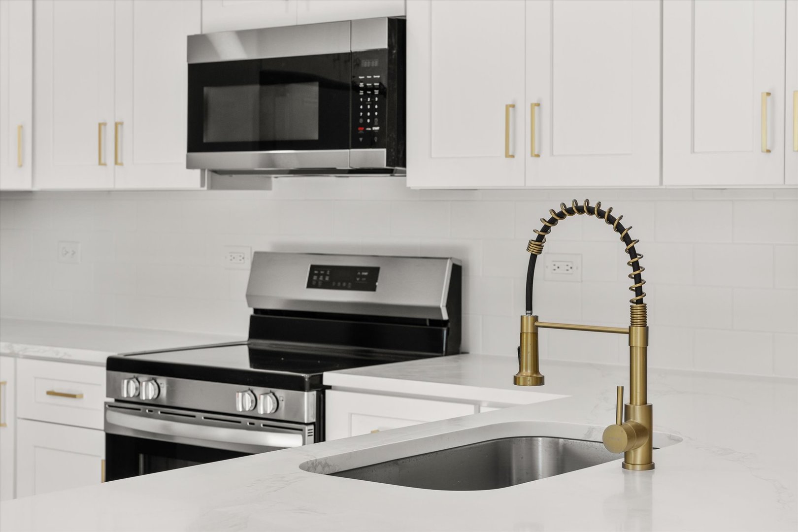 110 Kevin Drive Diamond, IL 60416 - Photo 7 of 39 a kitchen with a sink and a microwave