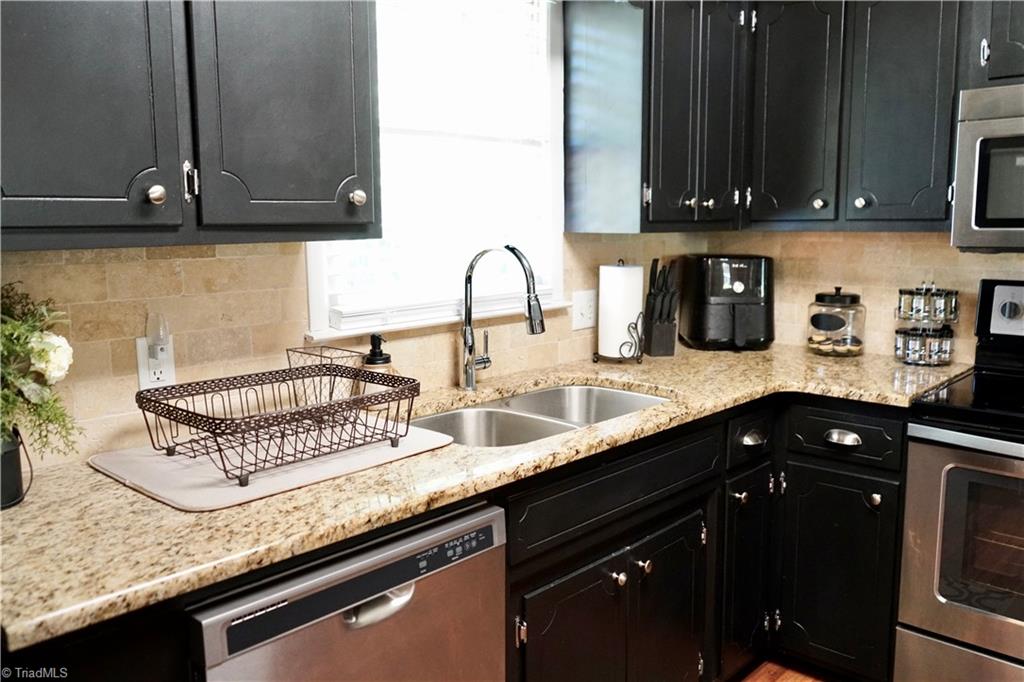 5816 Appling Road High Point, NC 27263 - Photo 11 of 39 Kitchen