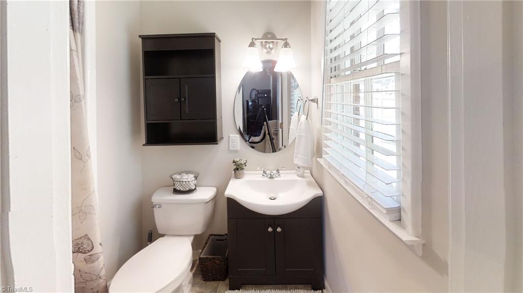 5816 Appling Road High Point, NC 27263 - Photo 25 of 39 Primary Bath