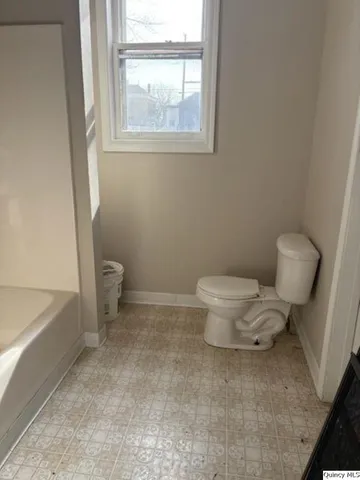 $129,000 | 438 North 6th Street, Quincy, IL 62301