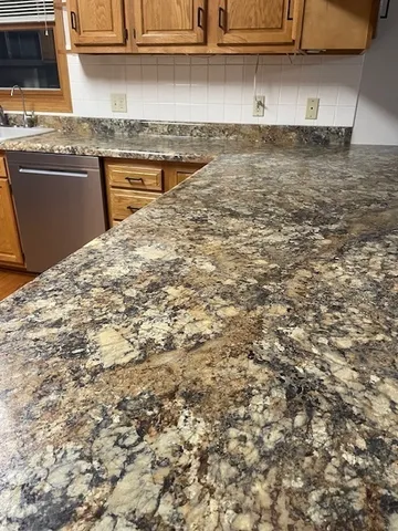 a view of livingroom with furniture