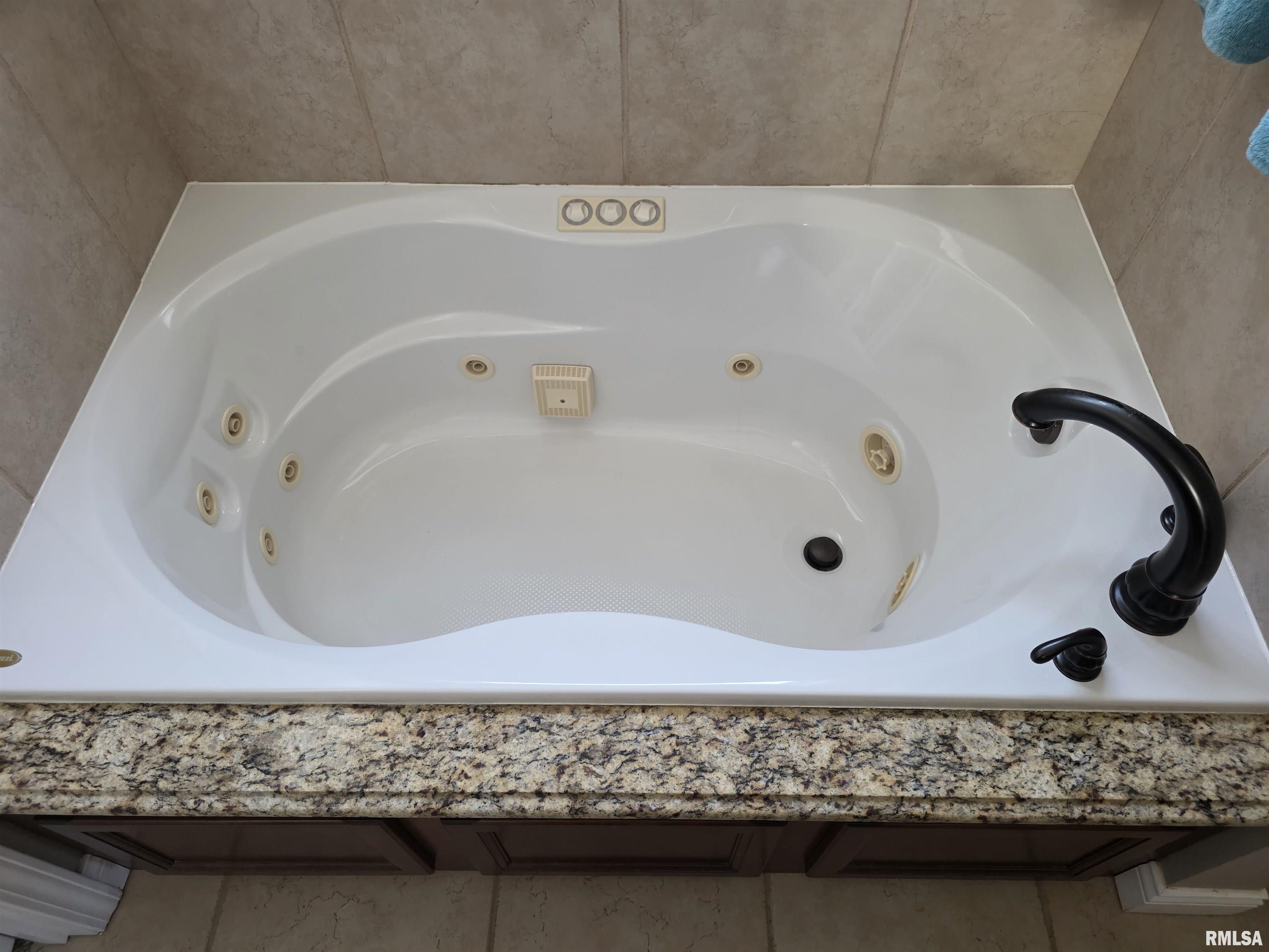 111 Miromar Lane Washington, IL 61571 - Photo 20 of 36