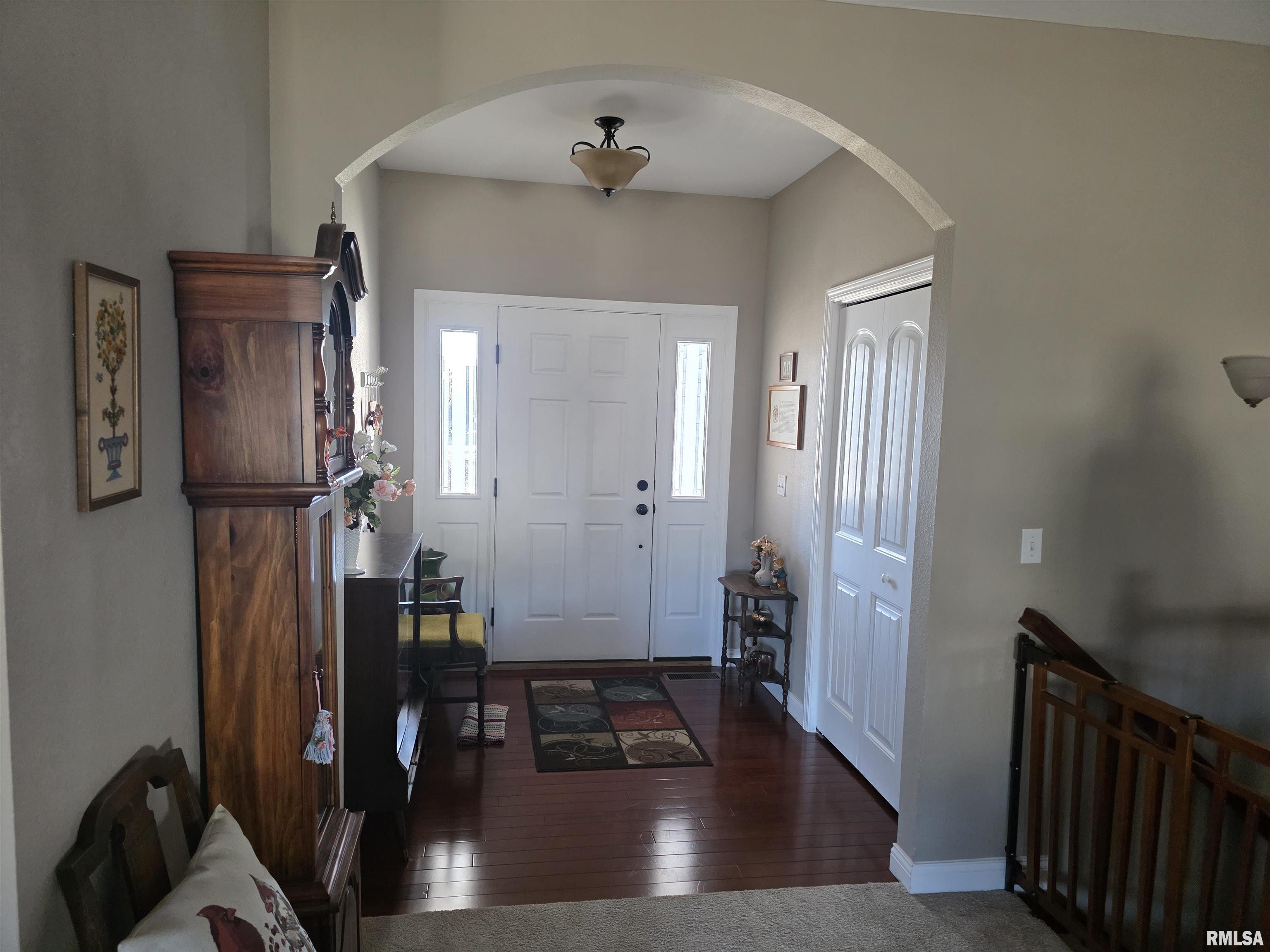 111 Miromar Lane Washington, IL 61571 - Photo 5 of 36