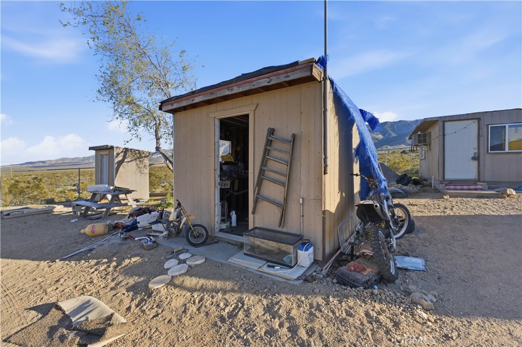 32787 Jagadon Road Lucerne Valley, CA 92356 - Photo 25 of 32 a view of a house with backyard