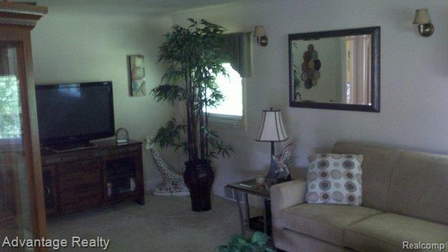5902 Klettner Road St. Clair, MI 48079 - Photo 7 of 25 2013-06-05_15-39-48_648.jpg