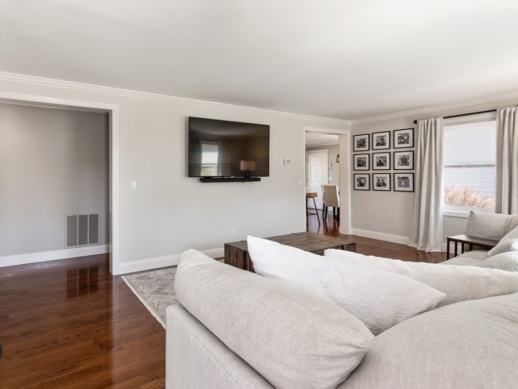 35 White Sisters Way Canton, MA 02021 - Photo 6 of 30