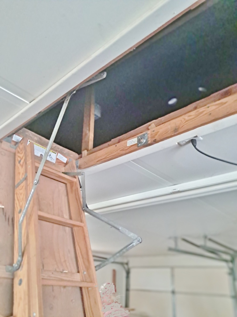 507 6th Avenue Sterling, IL 61081 - Photo 12 of 12 a view of a garage