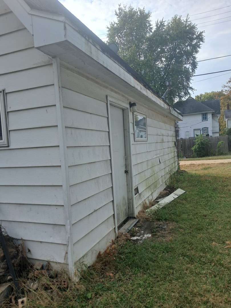 507 6th Avenue Sterling, IL 61081 - Photo 3 of 12