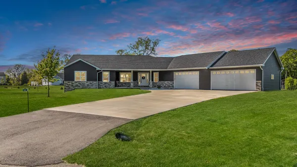 $685,000 | 5412 Wildwood Court, Winneconne, WI 54986