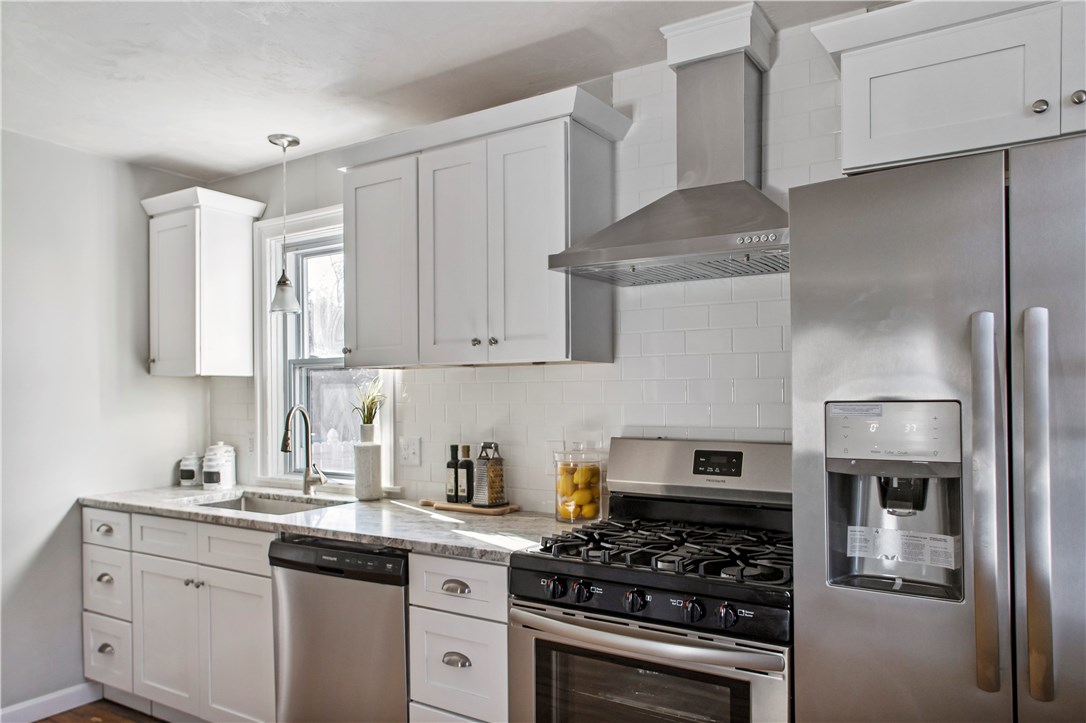 31 Glenco Road Warwick, RI 02889 - Photo 12 of 35 Gallery Image 12