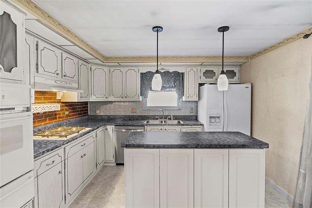 2372 Tilbrook Road Monroeville, PA 15146 - Photo 3 of 25 Gallery Image 3