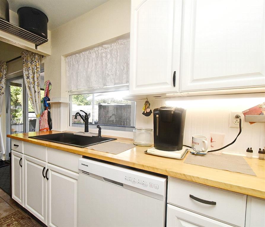 31 Chip Court Kissimmee, FL 34759 - Photo 27 of 37 a kitchen with a sink and a window