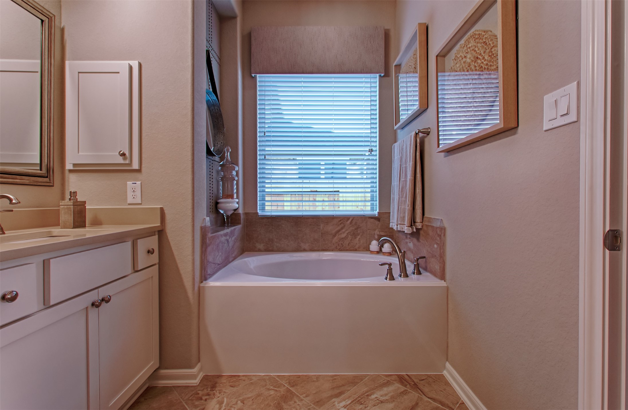 12102 Maple Court Santa Fe, TX 77510 - Photo 16 of 45 **Photos are representative - not of actual home**