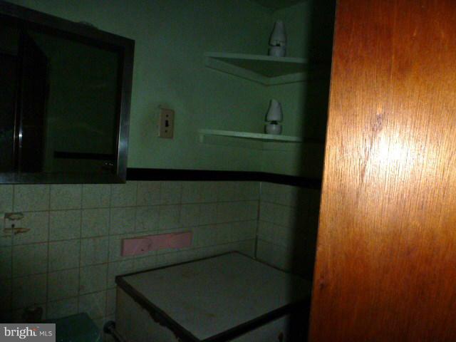271 Fairview Road Gore, VA 22637 - Photo 18 of 29 a bathroom with a window