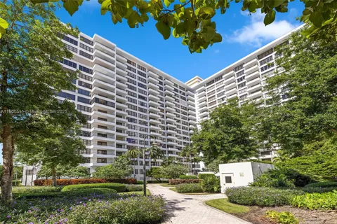 $295,000 | 600 Three Islands Boulevard, Unit 1008, Hallandale Beach, FL 33009