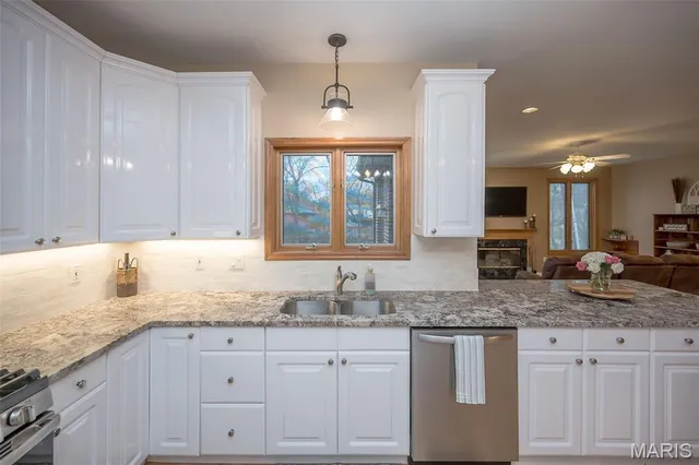 $574,900 | 51 Blackthorn Drive, Crestwood, MO 63123