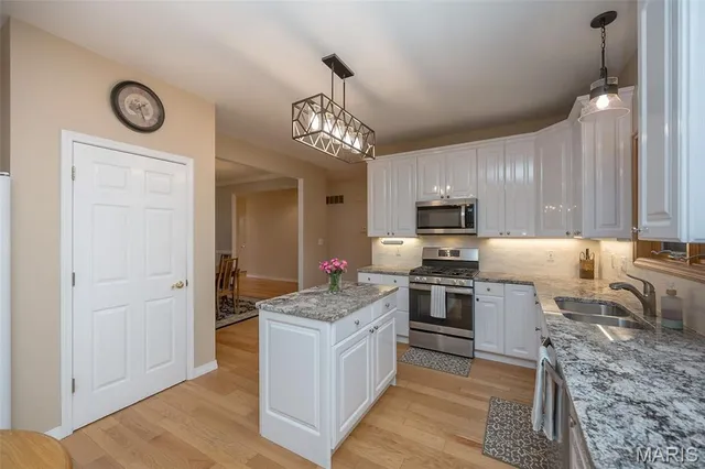 $574,900 | 51 Blackthorn Drive, Crestwood, MO 63123