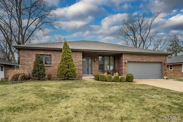 $574,900 | 51 Blackthorn Drive, Crestwood, MO 63123