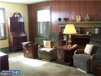 123 Powell Road Springfield, PA 19064 - Photo 8 of 12 Living Room