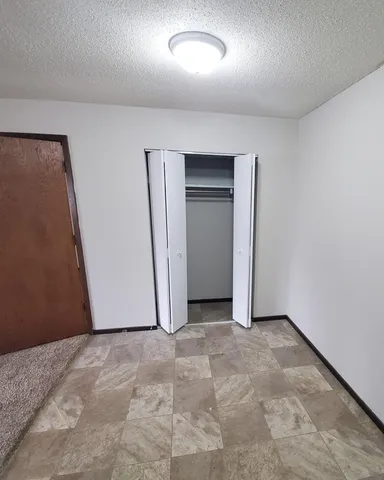 $775 | 725 South 9th Street, Unit 6, Bird Island, MN 55310