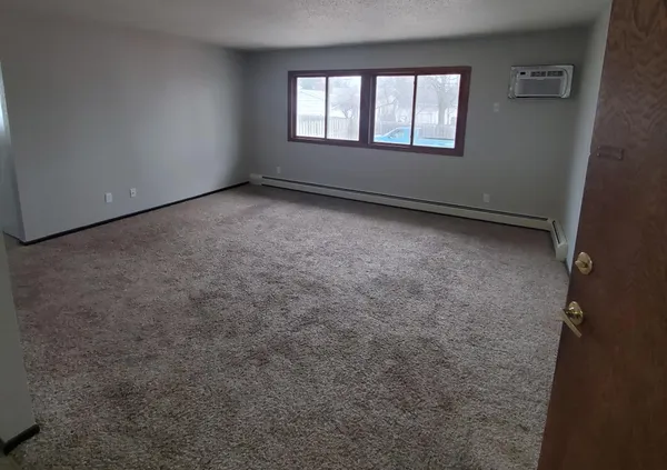 $775 | 725 South 9th Street, Unit 6, Bird Island, MN 55310