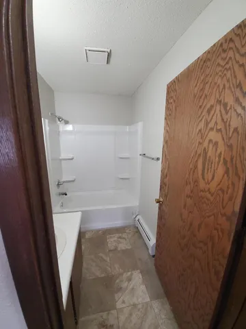 $775 | 725 South 9th Street, Unit 6, Bird Island, MN 55310