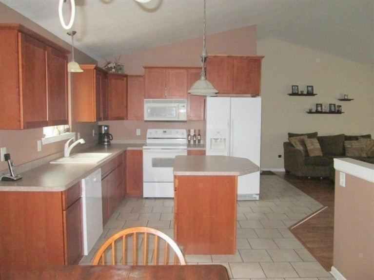 328 Rader Lane Muskegon, MI 49442 - Photo 3 of 22 Kitchen2