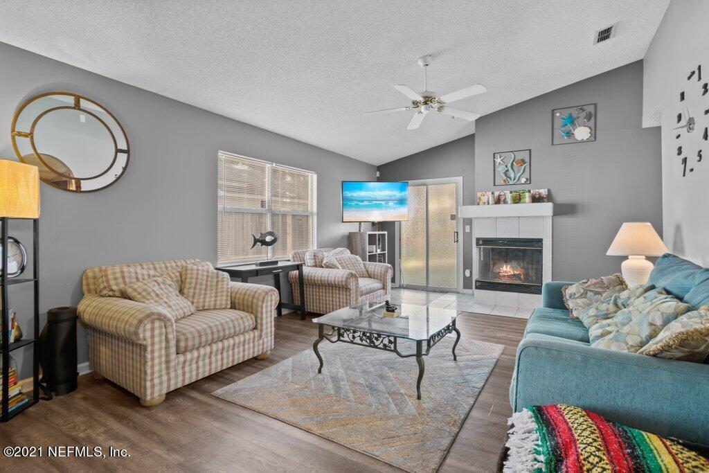 937 Gavagan Road Jacksonville, FL 32233 - Photo 8 of 28 937 Gavagan (8).jpg-SMALL