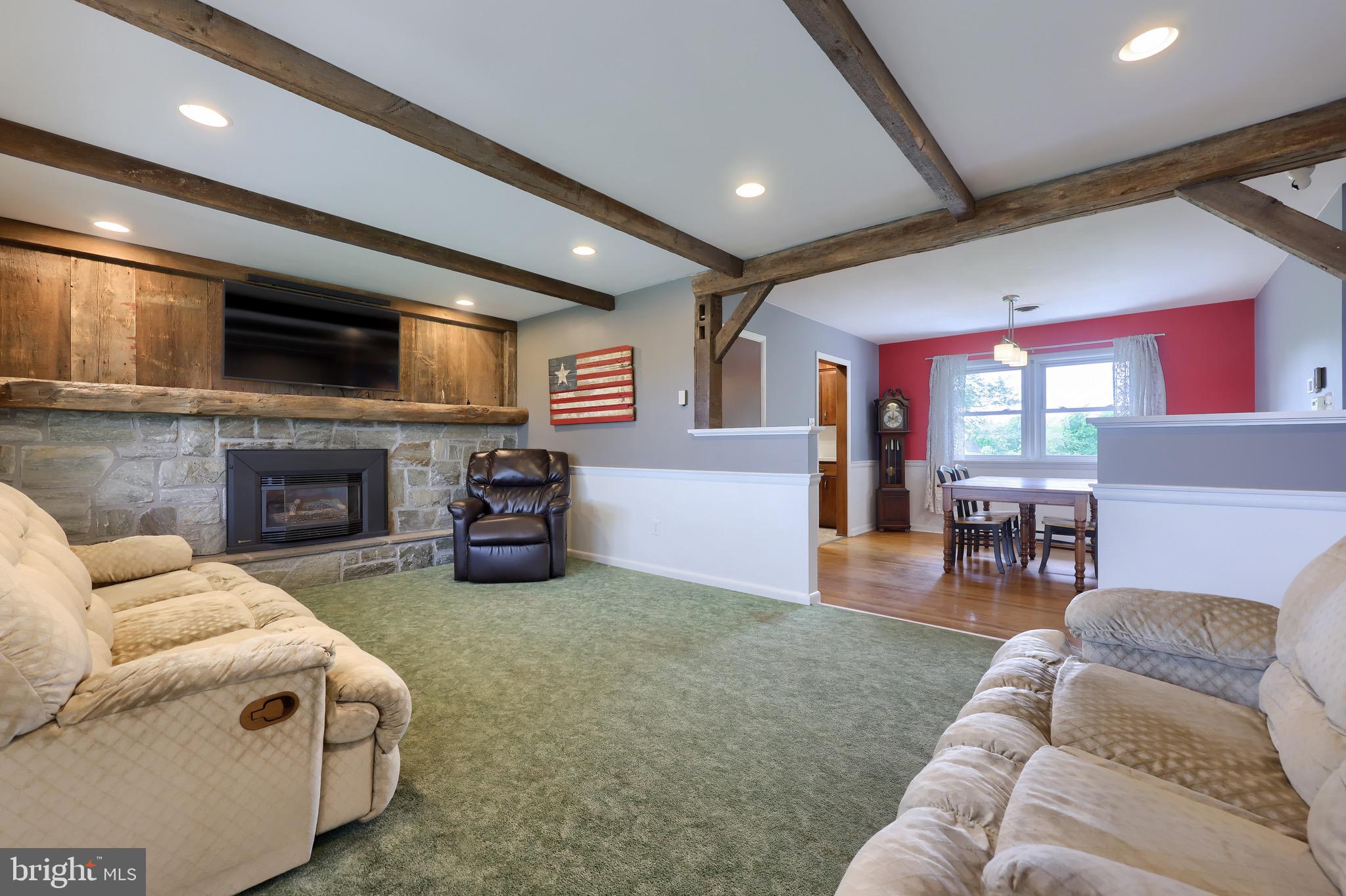 716 West Newport Road Lititz, PA 17543 - Photo 12 of 43 Gas fireplace